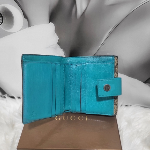 AUTHENTIC FULL INCLUSION GUCCI COMPACT WALLET - Picture 4 of 10